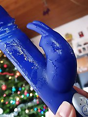 Solo performance of an older woman.