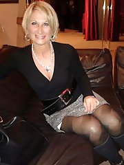 chicks spreading their pussy on camera