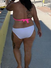 Mademoiselle is masturbating