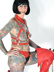 Photo shoot with full body tattooed MILF Cleo