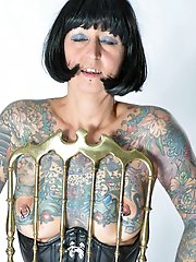 Photo shoot with full body tattooed MILF Cleo - 2
