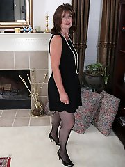 Mature housewive gets very wet