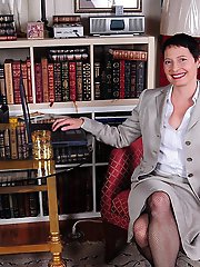 Shaved american housewife playing with her pussy