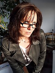 Juicy mature girlfriends with warm cunt