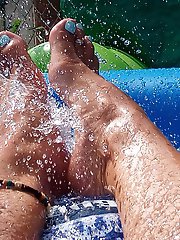 Aquatic foot pampering